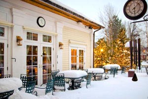 球队后防线面临考验，防守不力频频失分